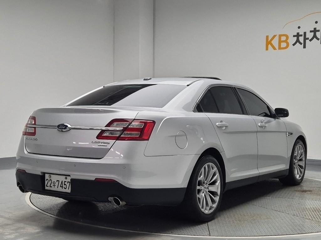 FORD TAURUS 2015