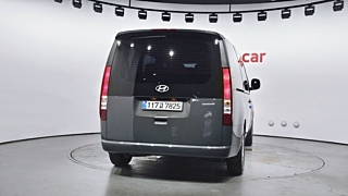 HYUNDAI STARIA 2025