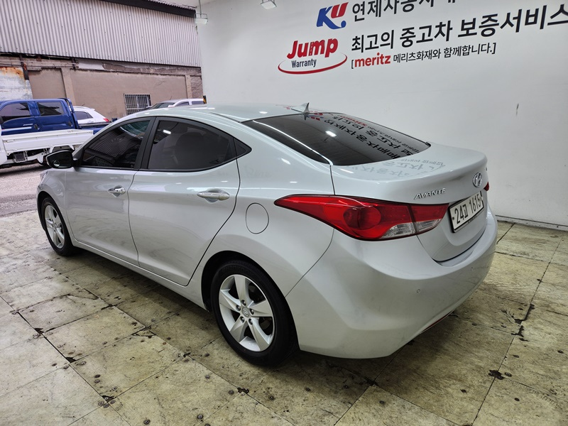 HYUNDAI AVANTE MD 2011