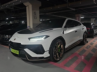Заказать LAMBORGHINI URUS