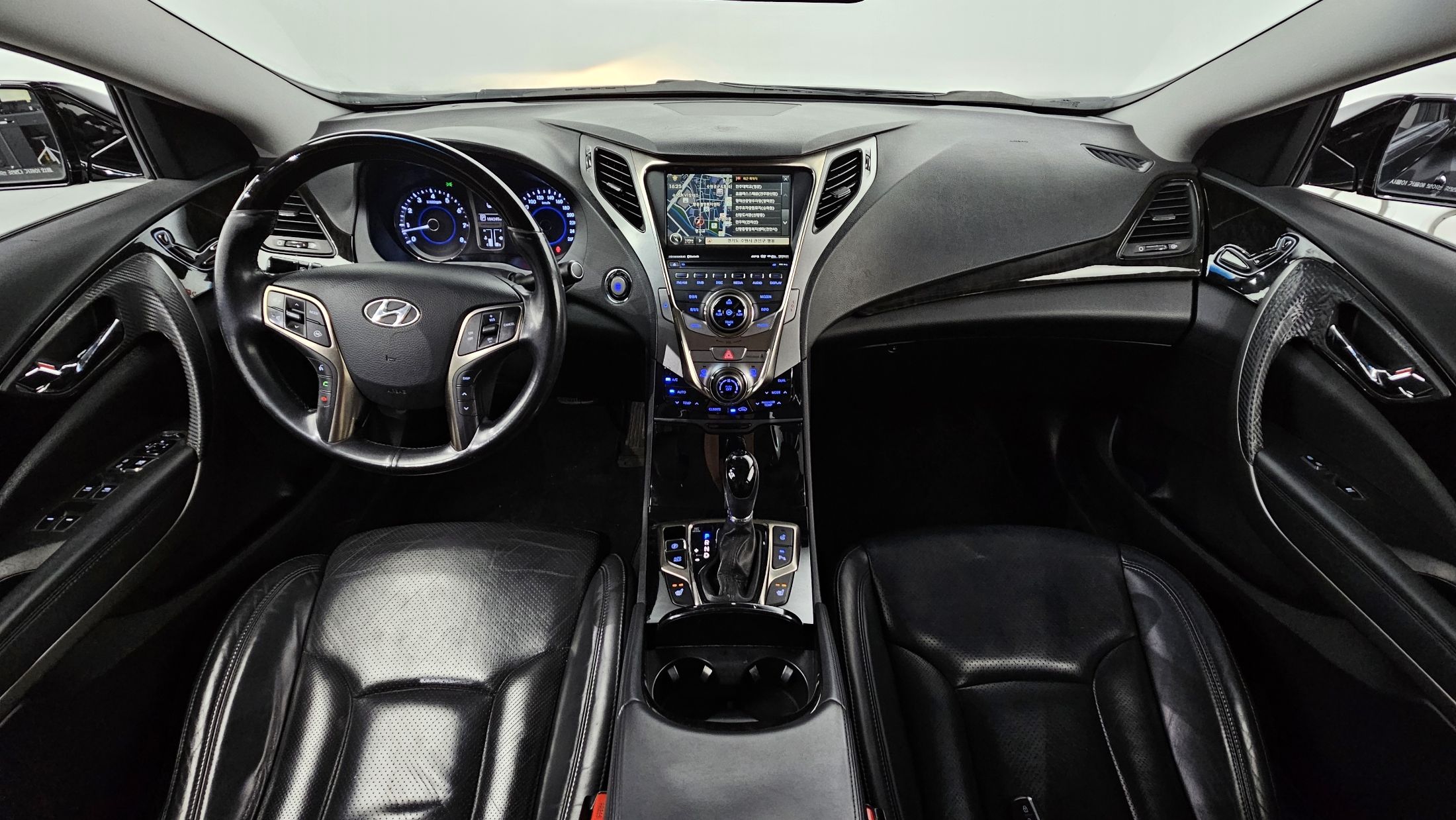 HYUNDAI GRANDEUR HG 2011