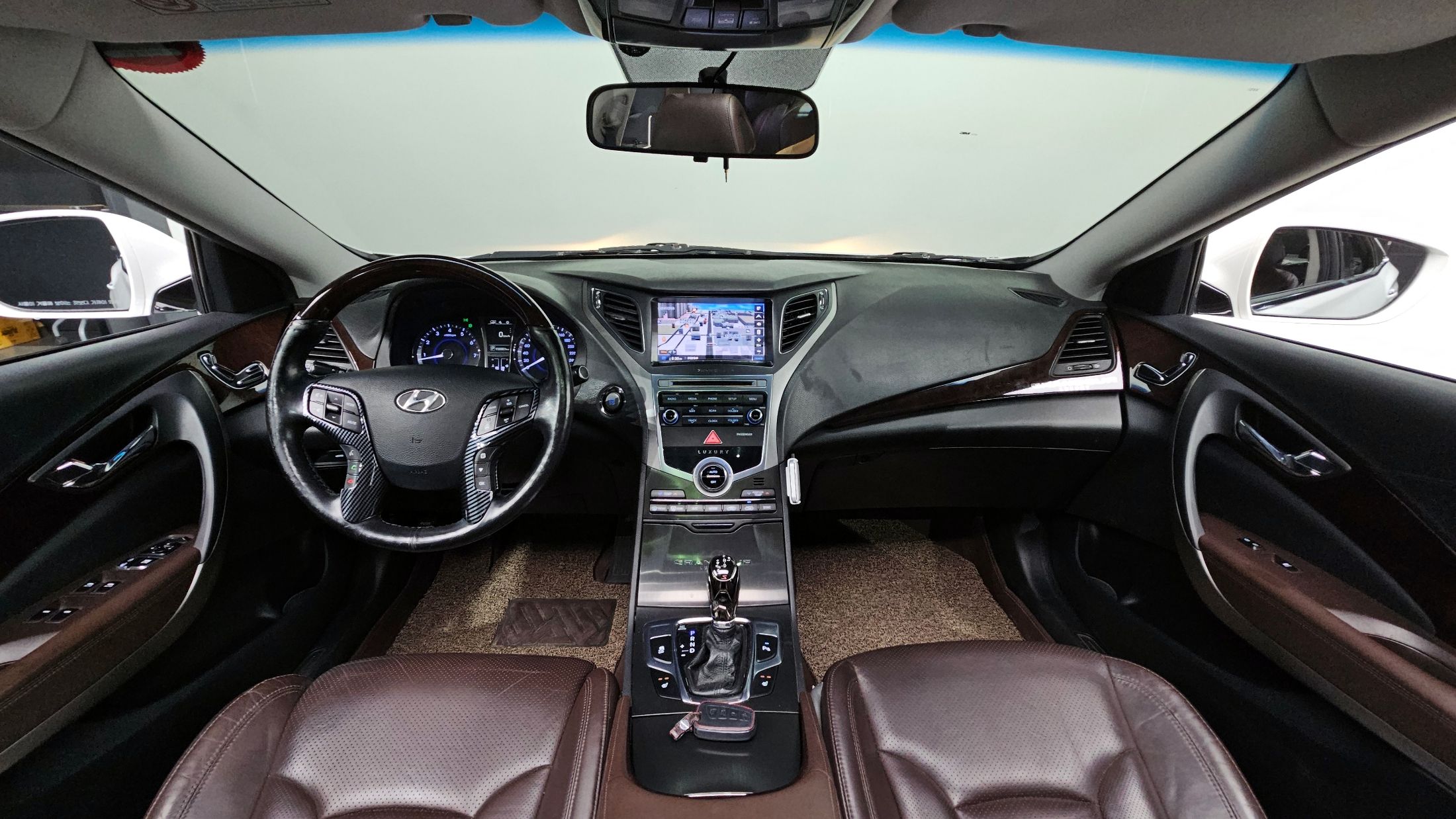 HYUNDAI GRANDEUR HG 2014