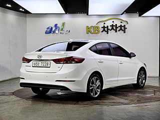 HYUNDAI AVANTE AD 2018