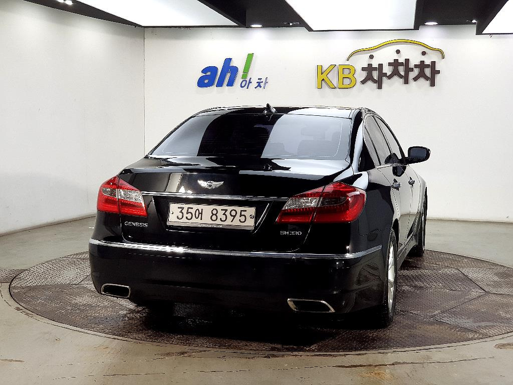 HYUNDAI GENESIS 2011