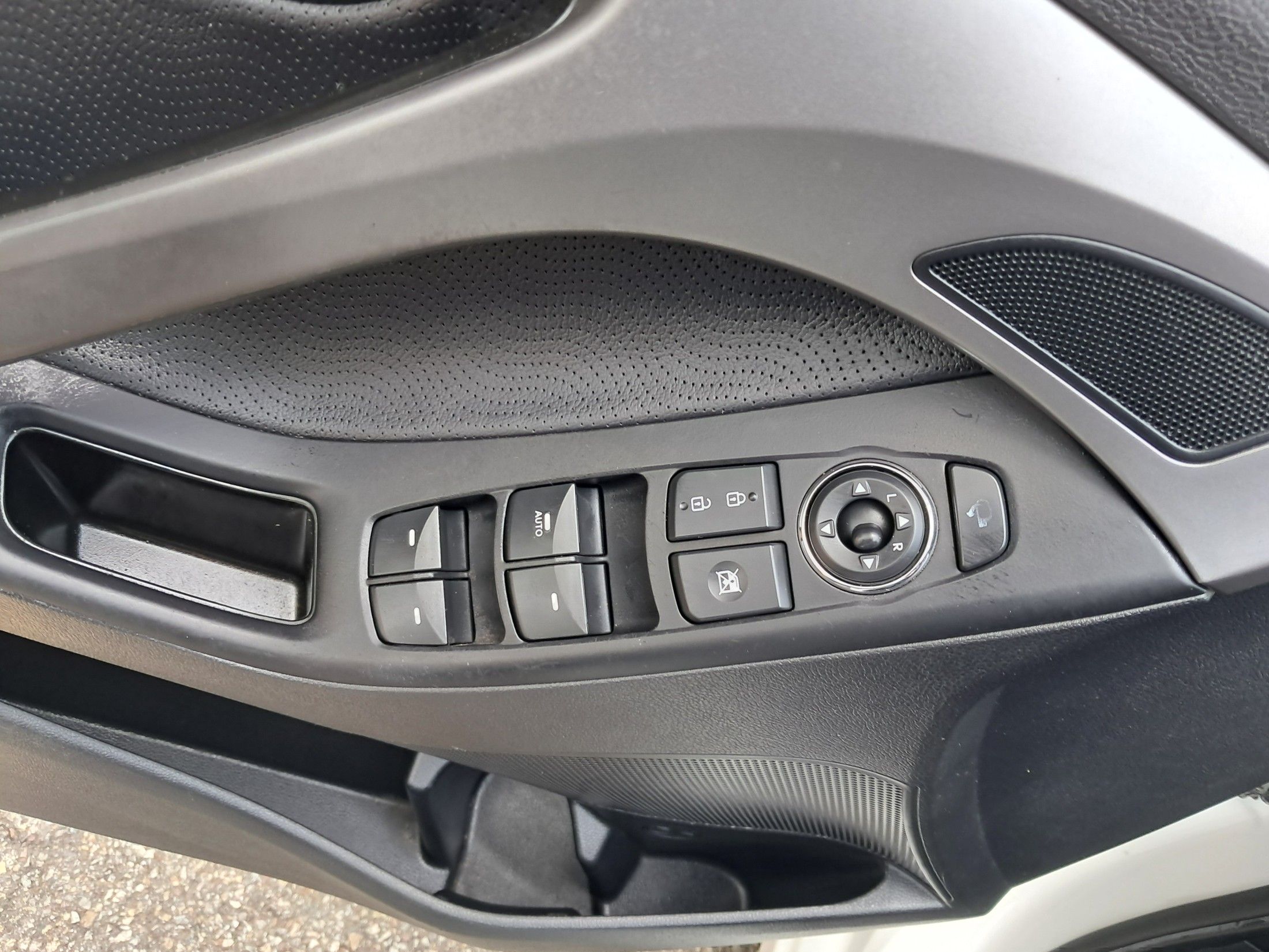 HYUNDAI AVANTE MD 2011