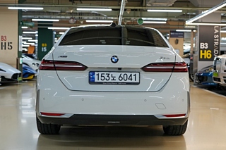 BMW 5-SERIES G60 2023