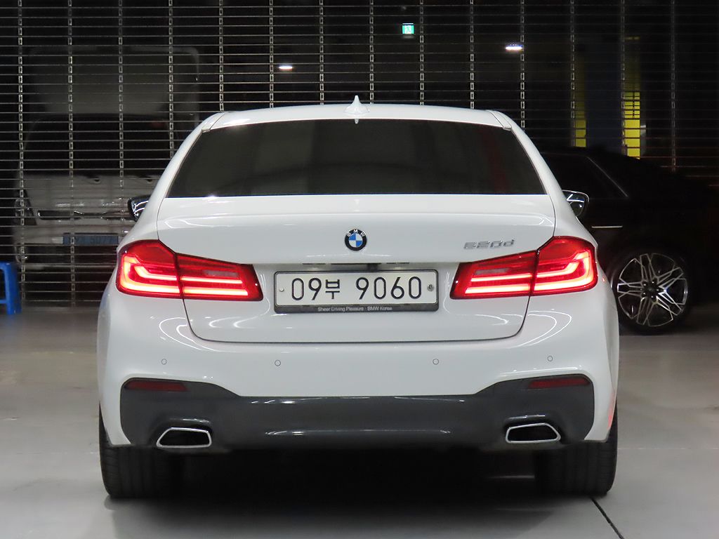 BMW 5-SERIES G30 2017