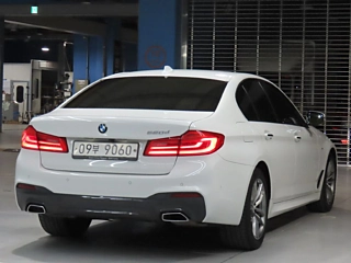 BMW 5-SERIES G30 2017