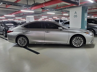 LEXUS ES300H 2025