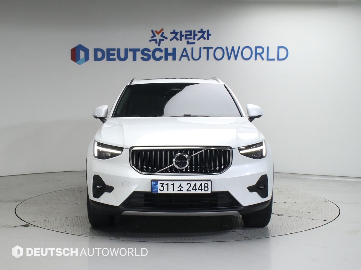 VOLVO XC40 2024