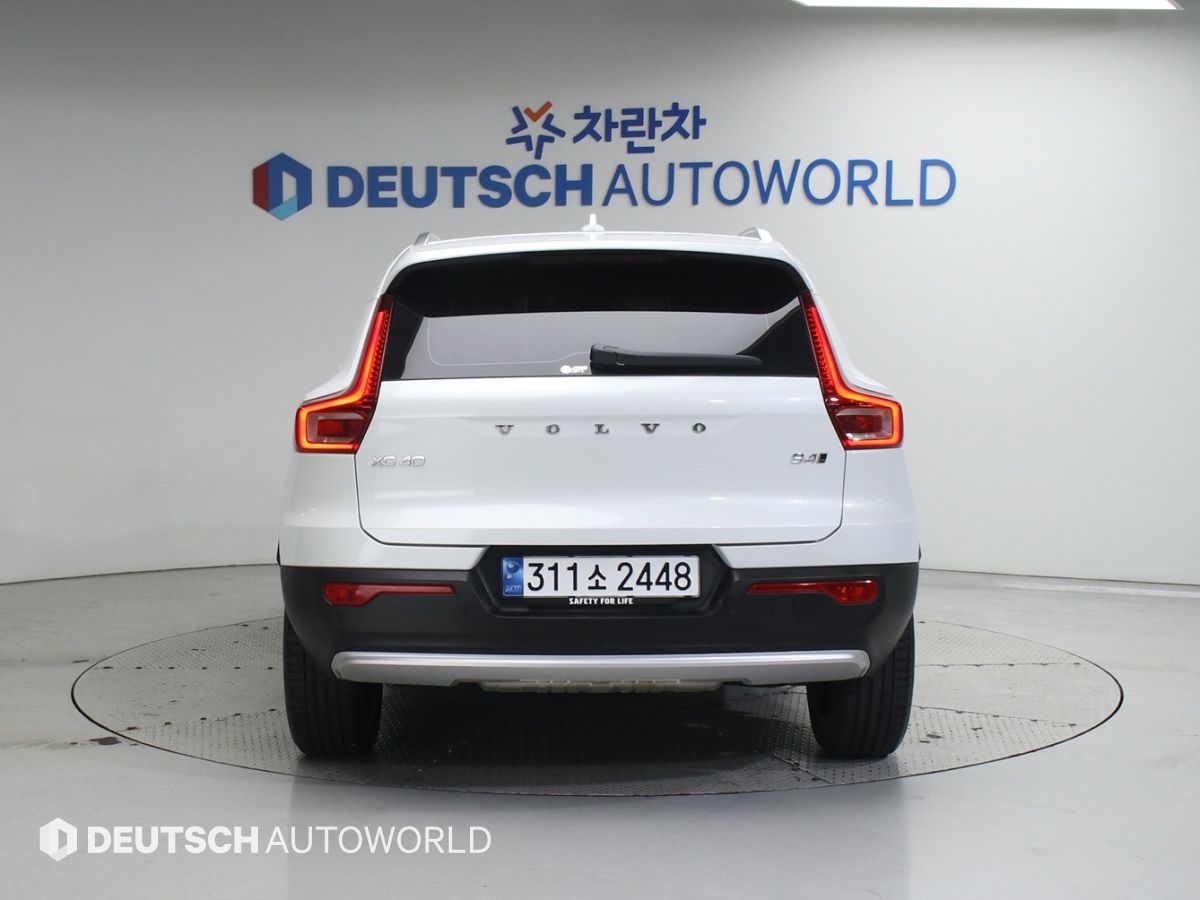 VOLVO XC40 2024