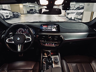 BMW 5-SERIES G30 2019