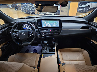LEXUS ES300H 2025