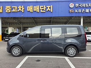 HYUNDAI STARIA 2023