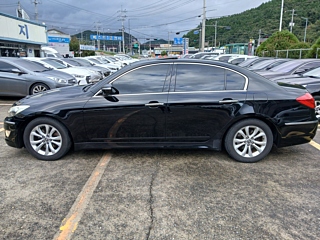 HYUNDAI GENESIS 2012