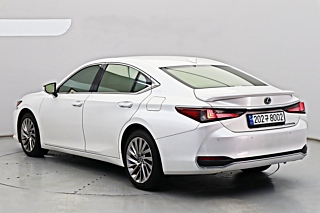 LEXUS ES300H 2023