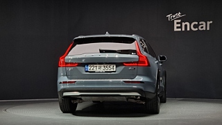VOLVO V60 CROSS COUNTRY 2023