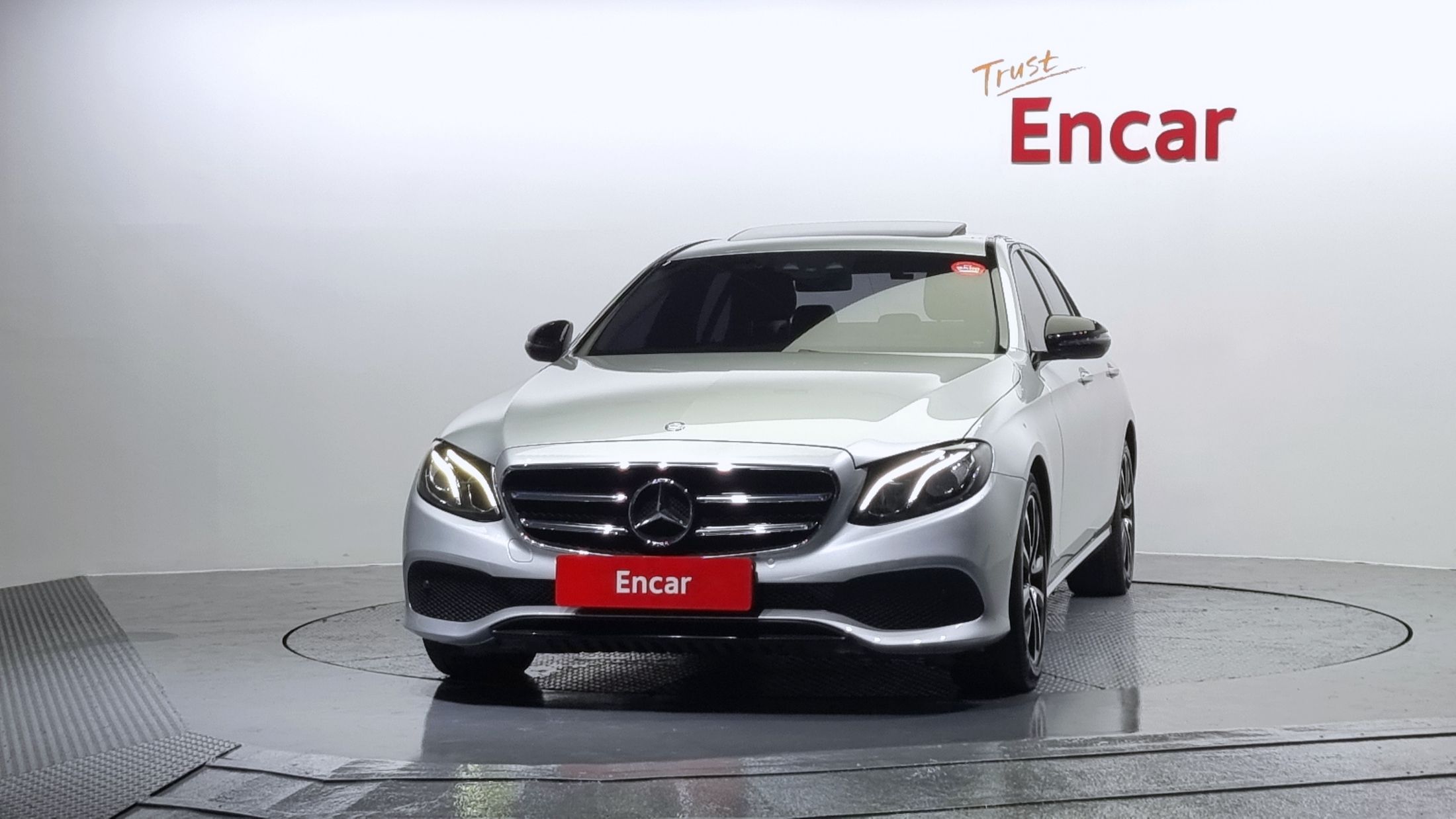 MERCEDES BENZ E-CLASS W213 2017