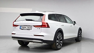 VOLVO V60 CROSS COUNTRY 2023