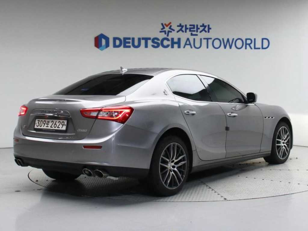 MASERATI GHIBLI 2015