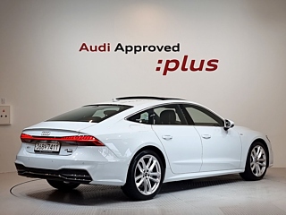 AUDI A7 4K 2023