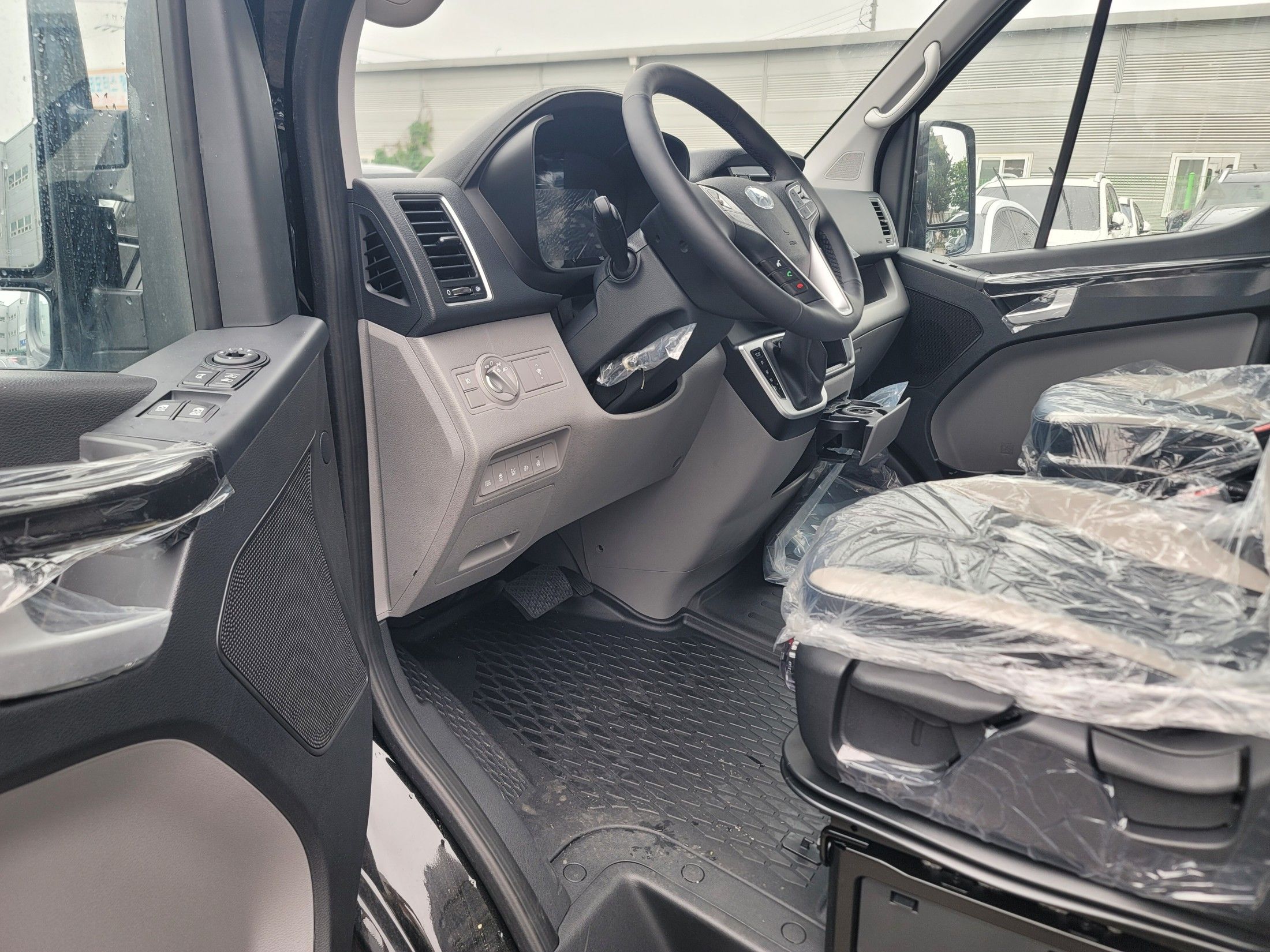 HYUNDAI SOLATI 2025
