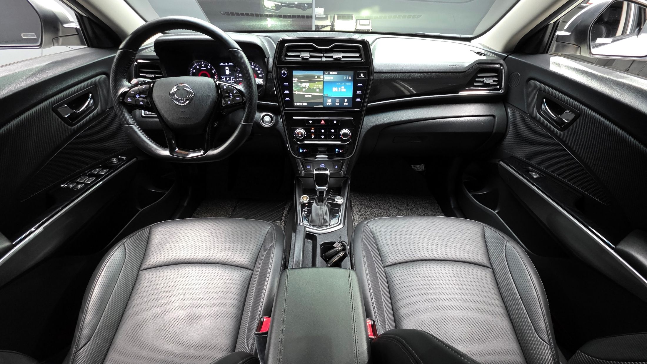 SSANGYONG TIVOLI VERY NEW 2019