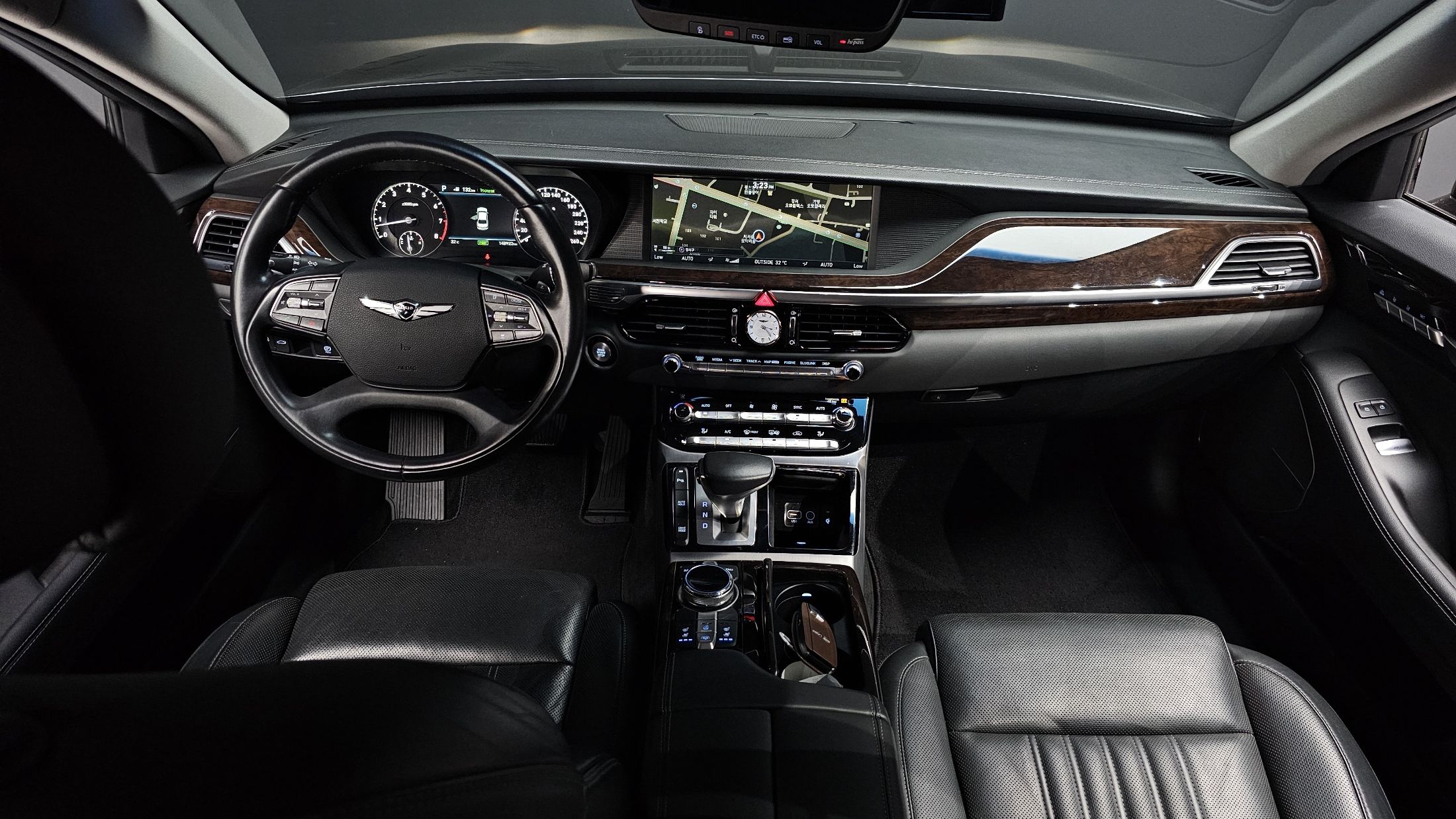GENESIS EQ900 2018