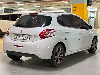 PEUGEOT 208 2014