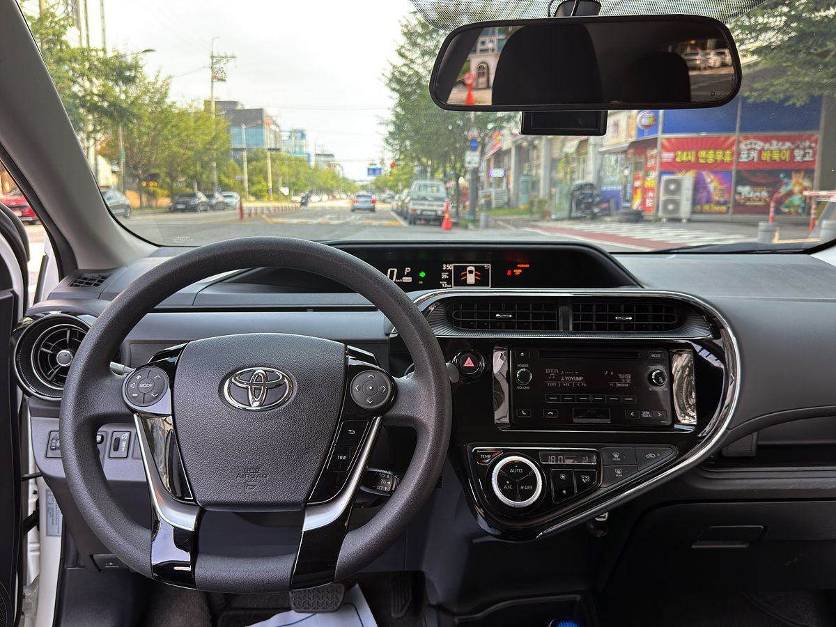 TOYOTA PRIUS C 2018