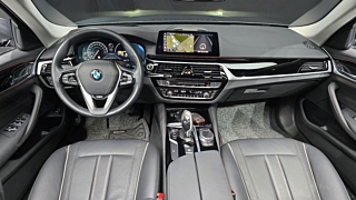 BMW 5-SERIES G30 2019