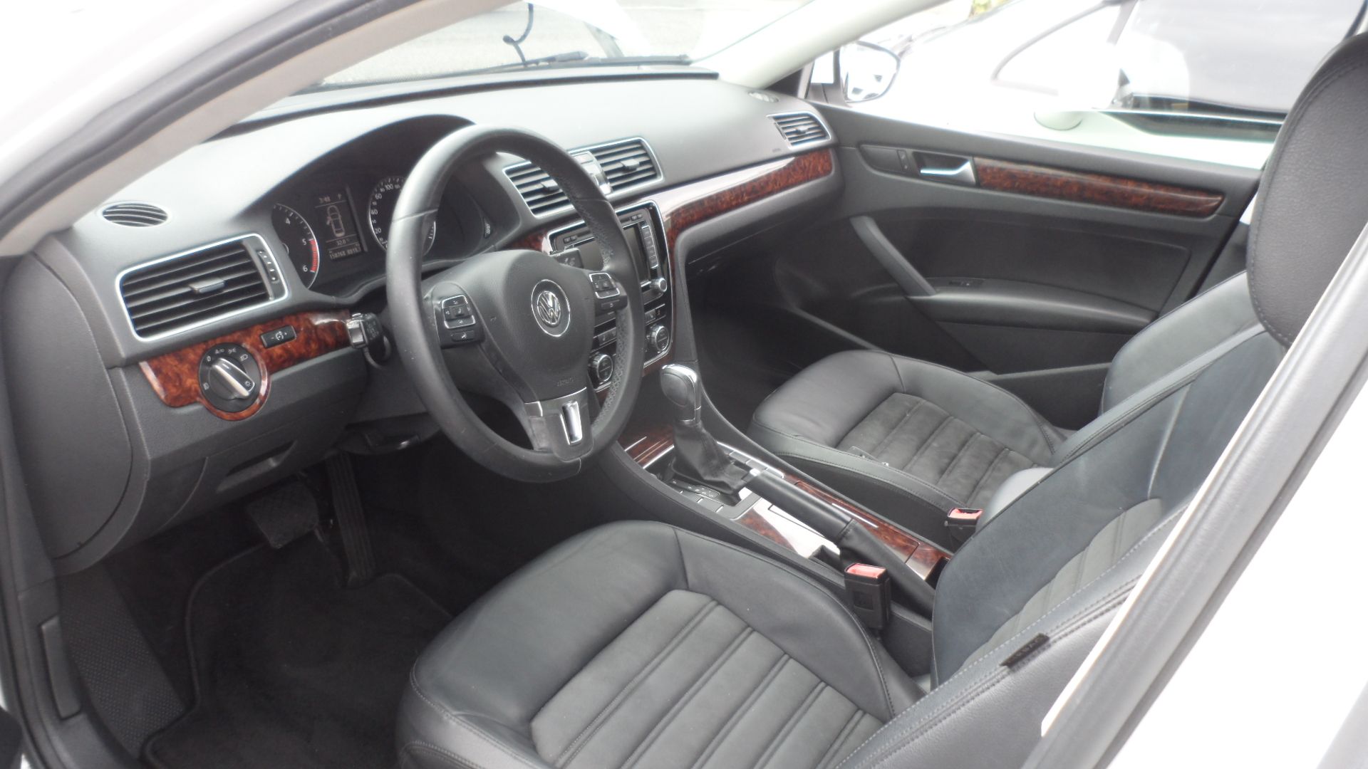 VOLKSWAGEN PASSAT 2012