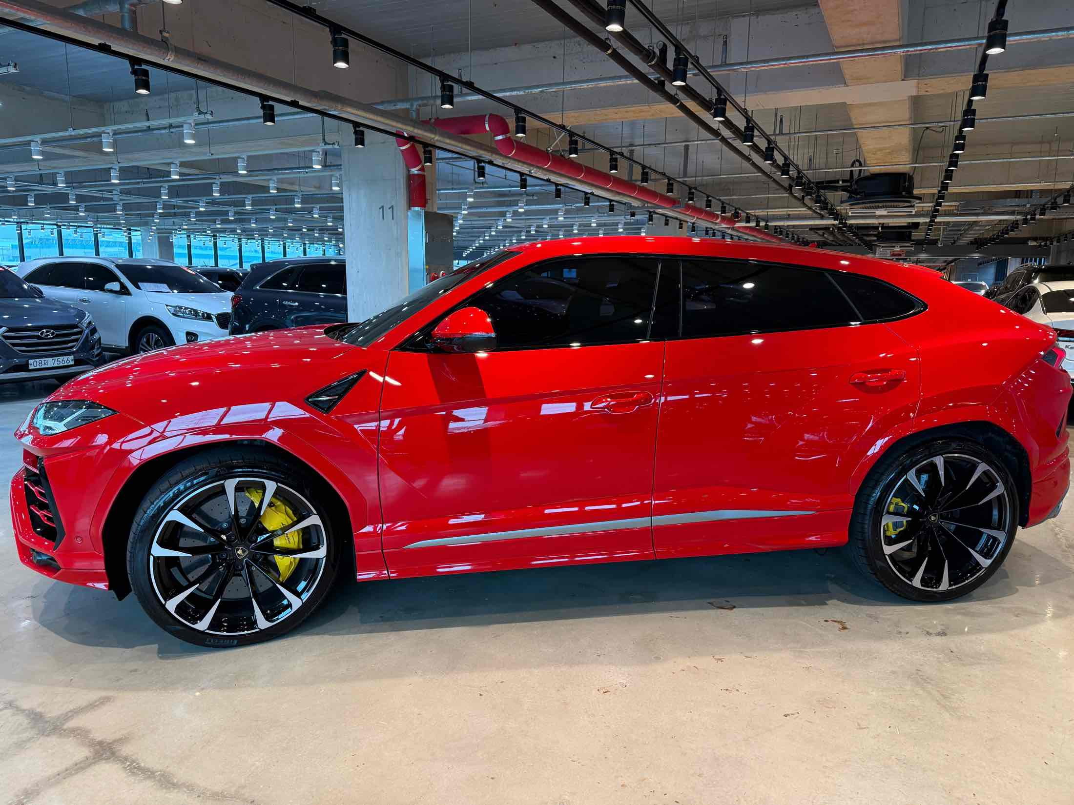 LAMBORGHINI URUS 2021