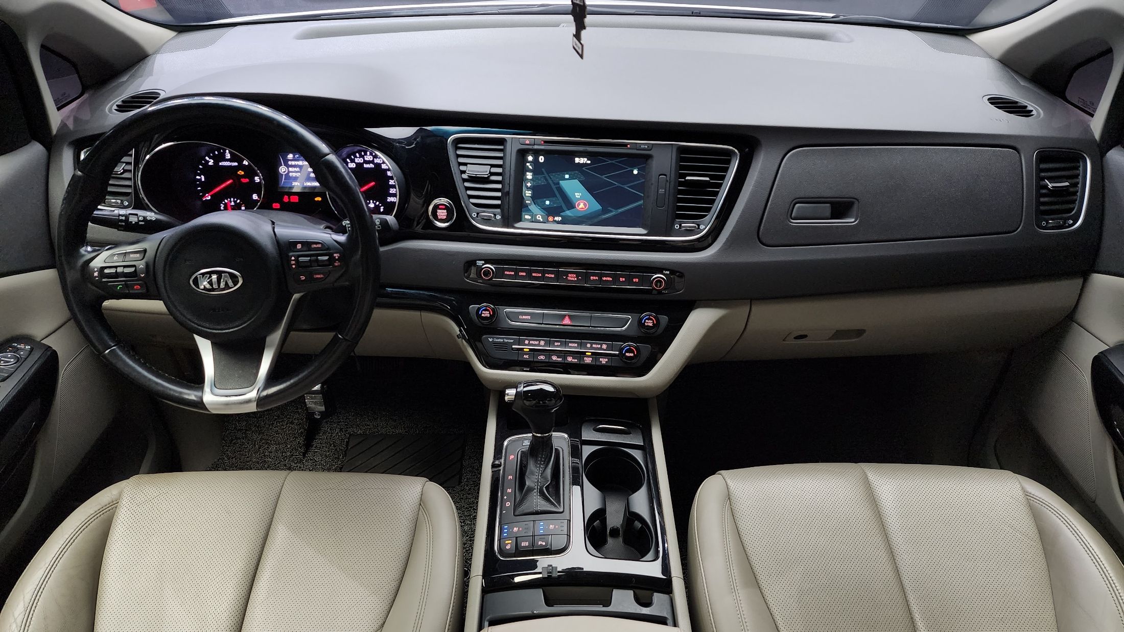 KIA CARNIVAL 2015