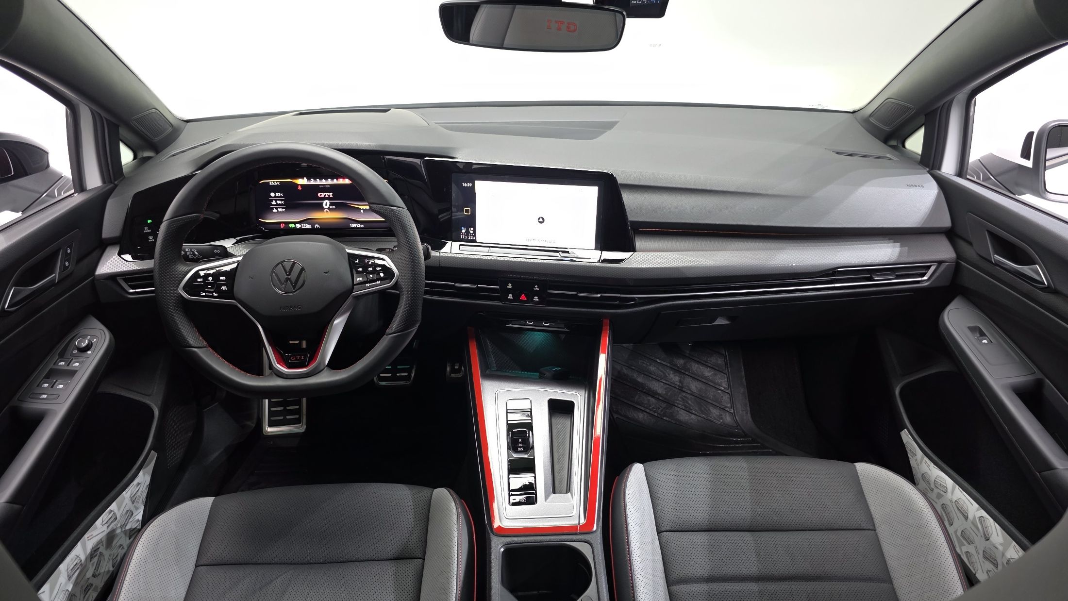 VOLKSWAGEN GOLF 2024
