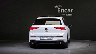 VOLKSWAGEN GOLF 2024
