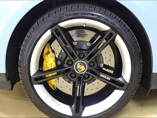 PORSCHE TAYCAN 2023