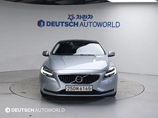 VOLVO V40 2018
