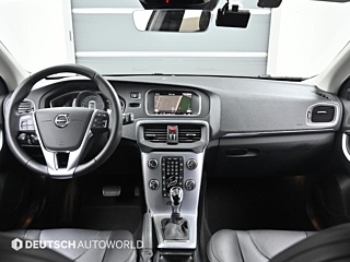 VOLVO V40 2018