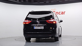 TOYOTA SIENNA 2018
