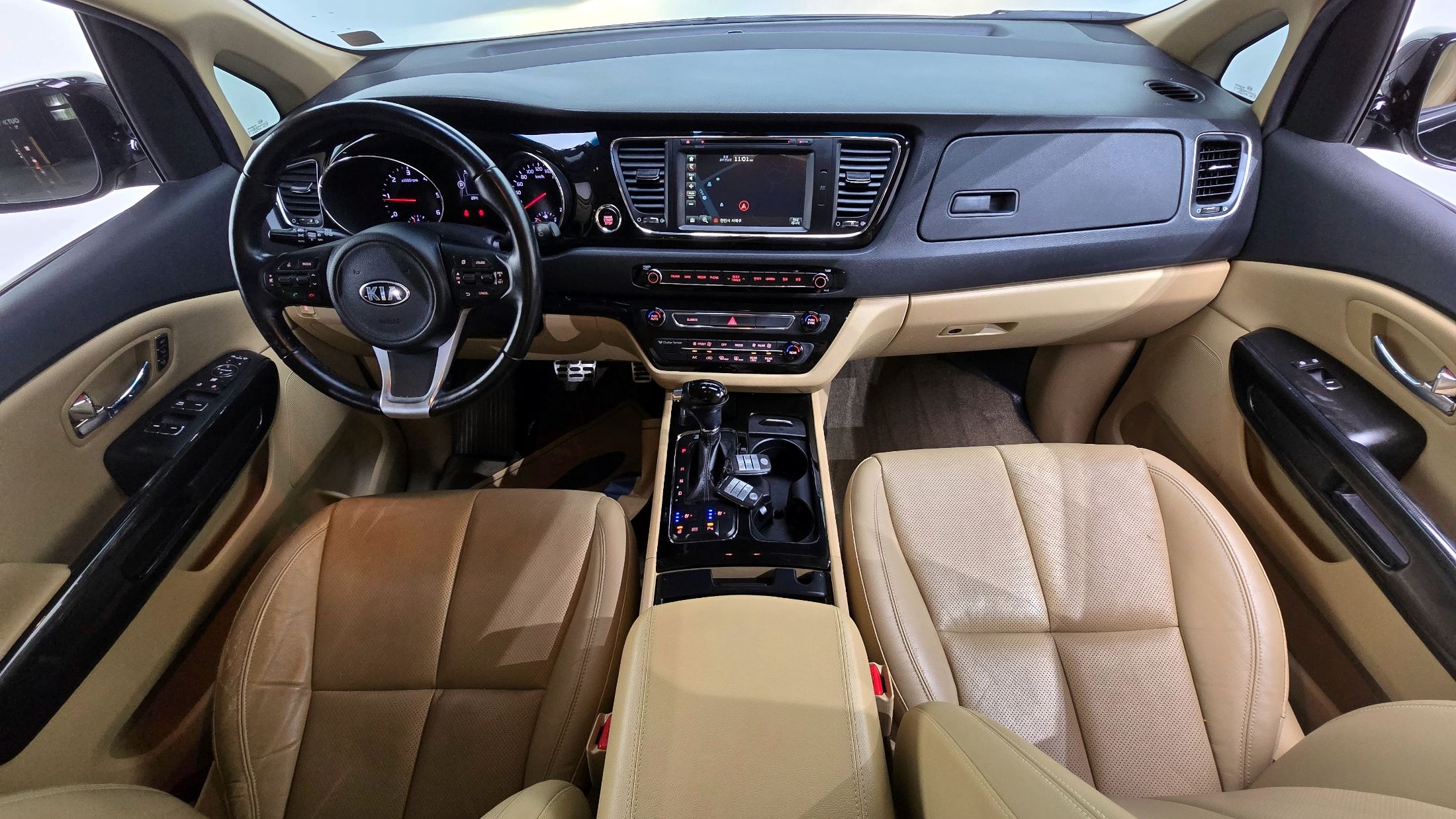 KIA CARNIVAL 2015