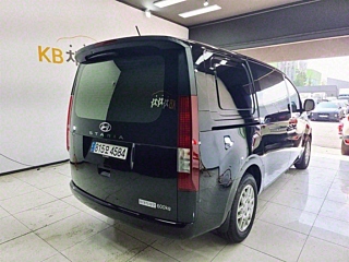 HYUNDAI STARIA 2023