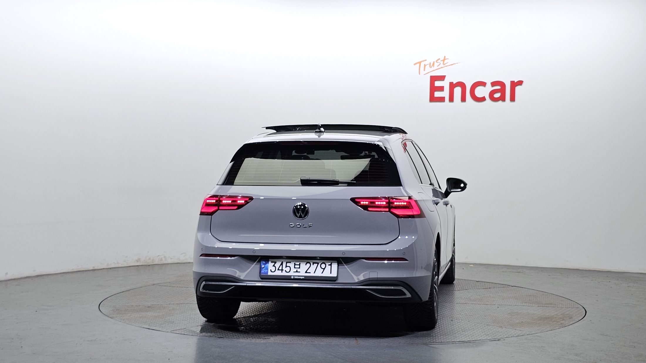 VOLKSWAGEN GOLF 2024