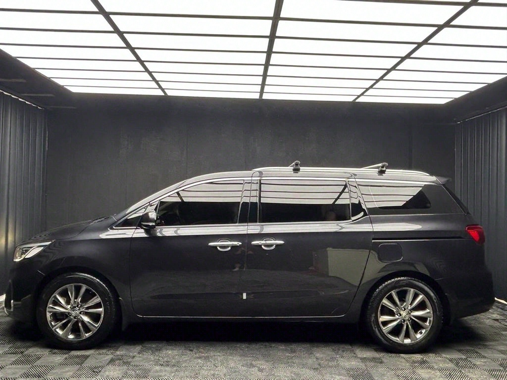 KIA CARNIVAL 2018