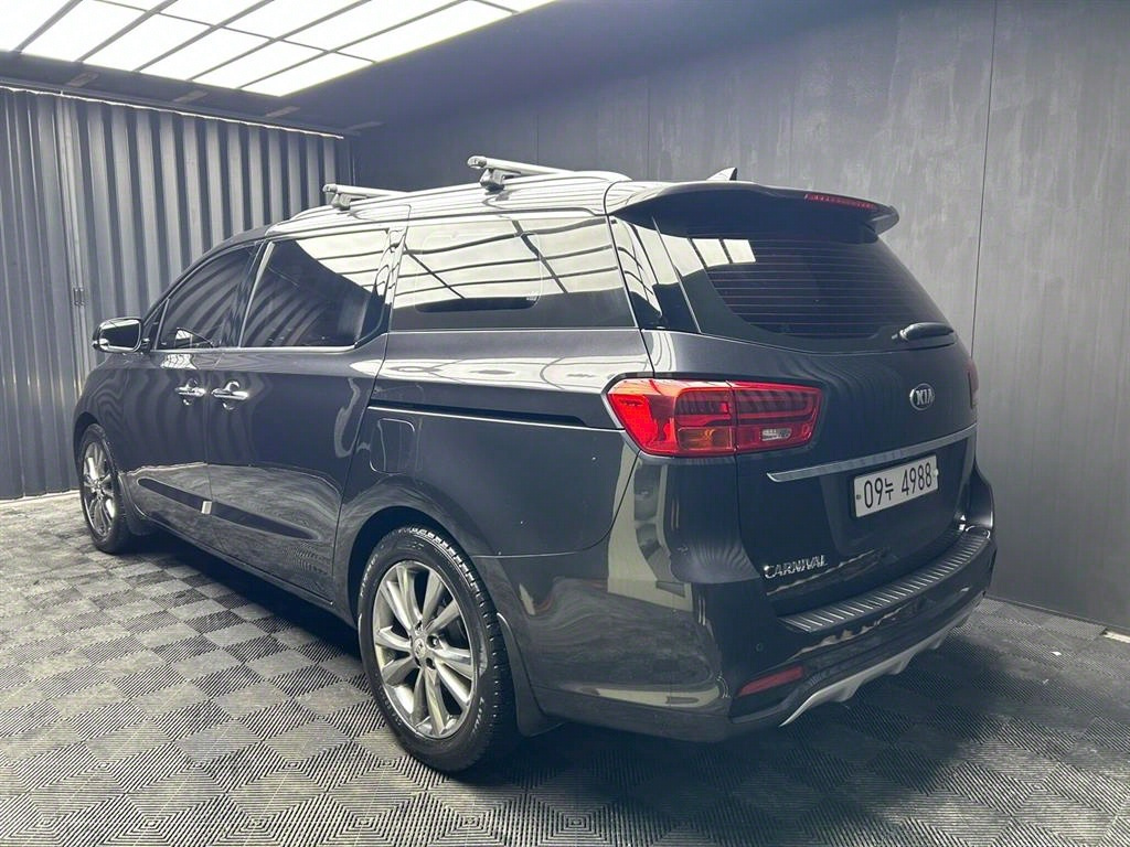 KIA CARNIVAL 2018