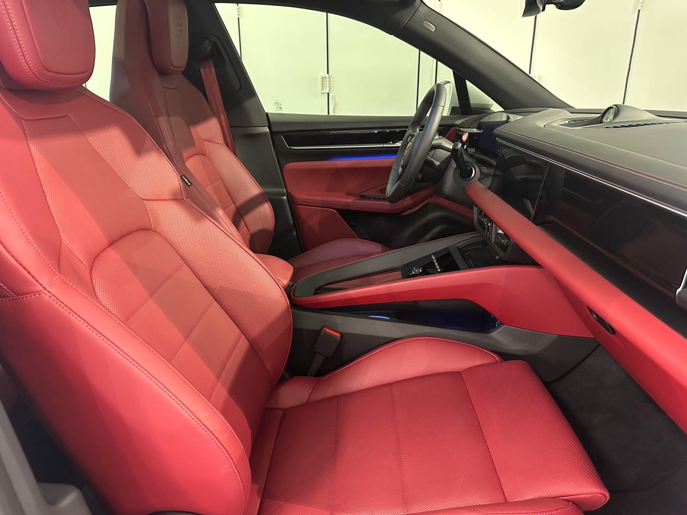 PORSCHE MACAN EV 2025