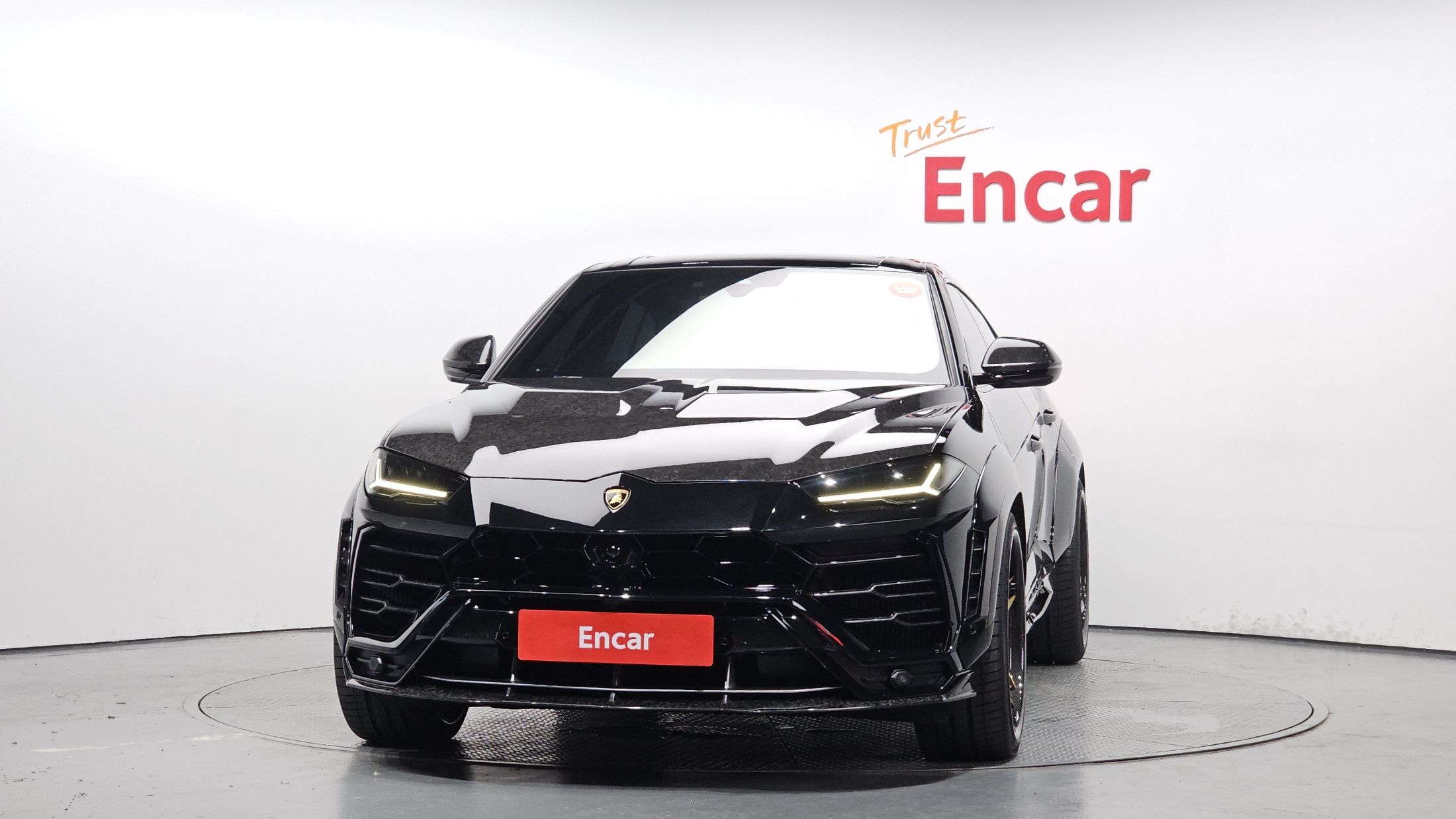 LAMBORGHINI URUS 2020