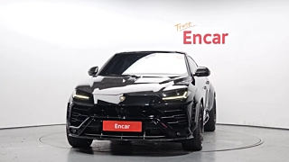 LAMBORGHINI URUS 2020