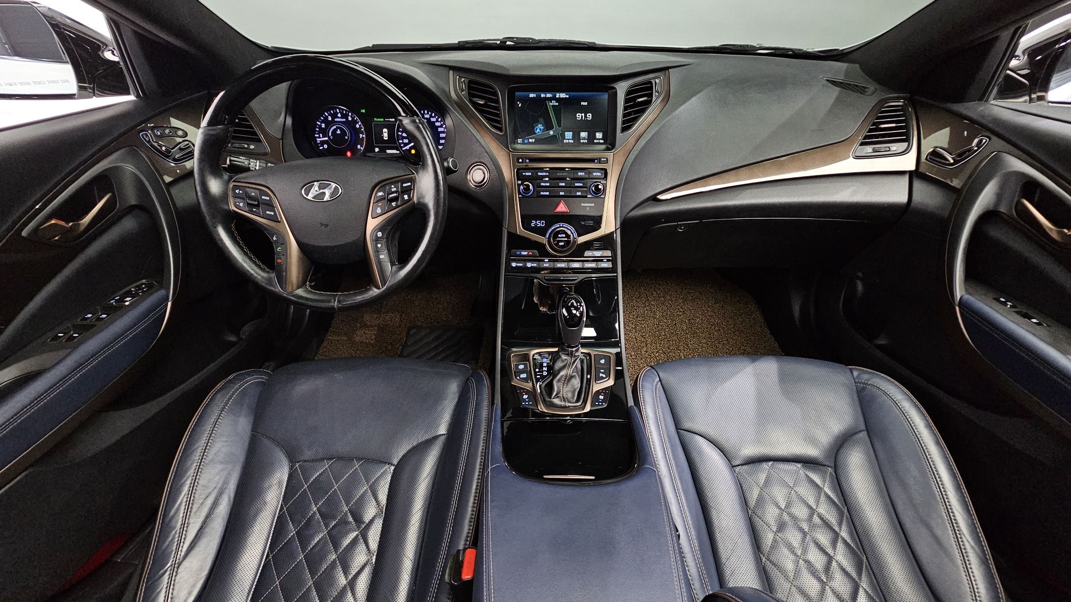 HYUNDAI GRANDEUR HG 2016