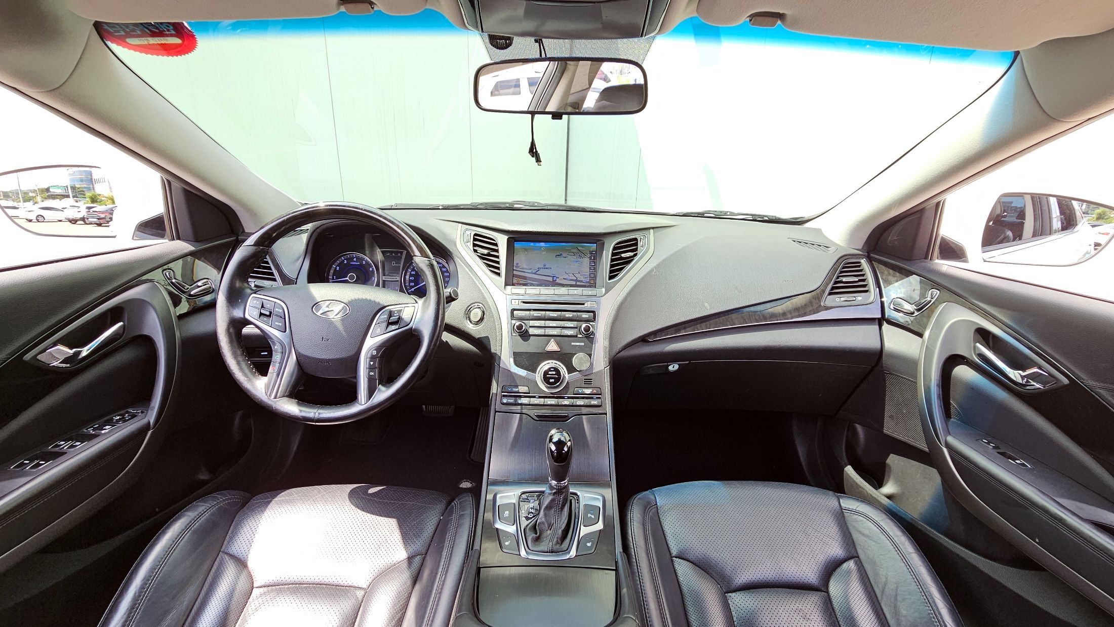 HYUNDAI GRANDEUR HG 2015